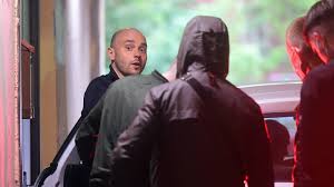 Рейс, на котором бывший директор организации, признанной нежелательной в россии, собирался вылететь за границу, был остановлен, когда самолет уже выруливал на взлетную. Tdosxz1p4yahtm