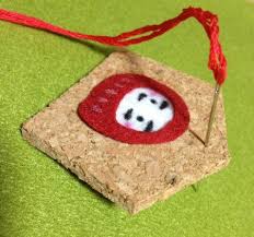 100均材料で簡単手作り 絵馬風ストラップ 暮らしニスタ お正月 クラフト 手作り 簡単 受験 お守り 手作り