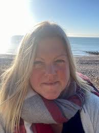 Julia Carruthers's Instagram, Twitter & Facebook