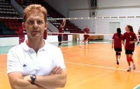 1969 yılında samsun atatürk ortaokulu'nda ilk. Iki Kez Giden Maci Cevirmesini Bildik