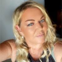 Debbie Alves's Instagram, Twitter & Facebook