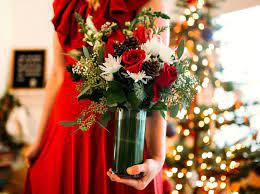 For great new year's flower ideas, visit netflorist and spoil your loved ones today. 9 Best Christmas Flower Delivery Services In New York City Nyc Flower Shops 2019