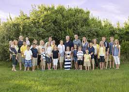 7 Signs You Lived In A Small Town With A Big Family Large Family Photos Big Family Photos Large Family Photo Shoot Ideas