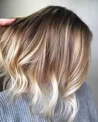 Couleur Balayage Blond Miel Caramel Notre Information D Idees Pour Un Balayage Reussi Balayage Blond Caramel Cheveux Balayage Blond Coiffure Couleur
