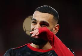 La sorprendente salida de Mohamed Salah: la estrella del Liverpool busca un  traspaso a Arabia Saudita en medio del drama contractual.