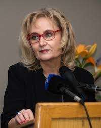 Sarah Gravett's Instagram, Twitter & Facebook