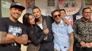 Jerinx buka suara isu pelecehan gofar hilman: Mesra Bareng Nora Selepas Jerinx Bebas Dari Penjara