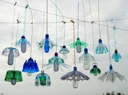 Alte Pet Flaschen Werden Zu Kreativen Plastikfiguren Plastiktiere Pet Flaschen Und Flaschenkunst