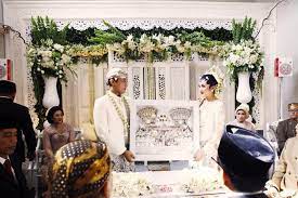 Dimas And Sherin When Two Cultures Collide The Bride Dept Pernikahan Dekorasi Pernikahan Event Styling