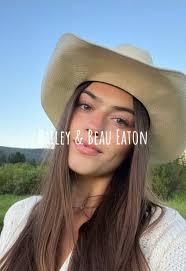 Bailey and Beau Kiss