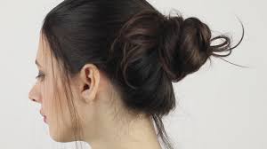 Oct 01, 2018 · se per questa primavera incombente desiderate poter sfoggiare uno stile di capelli che potrà ben farvi spiccare rispetto ad amiche e colleghe, dimenticate le lunghe chiome, e preparatevi ad abbracciare la tendenza dei capelli corti e spettinati, soprattutto sulla sommità della testa, per potervi donare un look contemporaneo, sbarazzino e, nel contempo, … 3 Modi Per Fare Un Raccolto Spettinato Wikihow