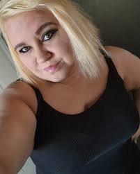 How is everyone doing today? Here is to a new week full of  possibilities💕✨️ .. . .. . .. . .. #curvystyle #curvymodel #curvy  #curvyashes #plussizecelebration #plussizefashion #plussizemodel  #plussizeinfluencer #plussize #selflove ...