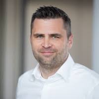 100+ perfiles de «Greschner»