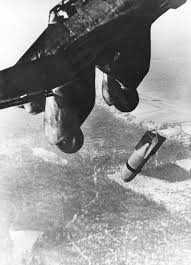 Porte avions militaire avion guerre mondiale. Les Stukas Une Arme Nouvelle Aux Mains Des Nazis Histoire Et Analyse D Images Et Oeuvres