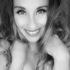 Veronica Paige's Instagram, Twitter & Facebook