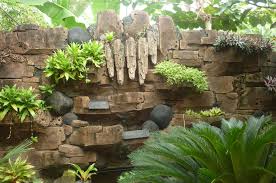 DESAIN HALAMAN RUMAH Gambar Halaman Atau Kebun Rumah Unik