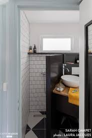 Un Studio De 14 M2 Avec Une Micro Salle D 039 Eau Sarah Campet Cote Maison En 2020 Salle D Eau Douche En Coin Petite Salle De Bain