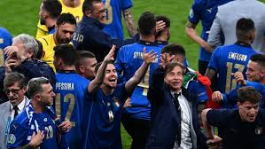 L'italie a remporté les championnats d'europe en 1968, puis a perdu les deux finales suivantes de la compétition (2000 et 2012). P5cv12ia0ucomm