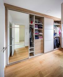 Placard Dressing Amenage Sur Mesure Avec Des Portes Coulissantes Miroir Amenagement Placard Chambre Amenagement Placard Porte Coulissante Miroir