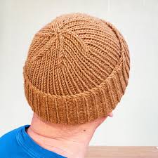 This knitting tutorial will help you learn how to knit the fisherman's rib stitch. Fisherman Beanie Cattywampus Crafts