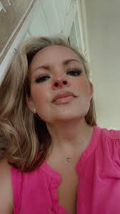 Be fierce and pretty in pink! 👄💄