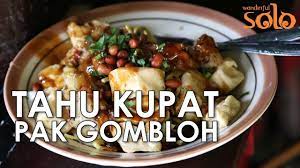 Taruh bahan bumbu kacang langsung dipiring ( pilih piring yang tebal agar kuat). Sedapnya Kuah Kecap Tahu Kupat Pak Gombloh Solo 60 Detik Youtube