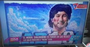 Pachu peña estalló de risa al presentar su peor diseño en corte y confección famosos. Homenaje A Maradona El Falso Mural Que Parece Pachu Pena Y Provoco Risas En Las Redes Bae Negocios