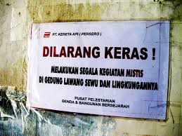 Acara ini dibawakan oleh harry pantja sebagai host dan merupakan salah satu pelopor acara yang mengangkat tema supernatural di indonesia. Lawang Sewu Bukan Wisata Hantu Ajak Anak