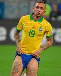 Everton sousa soares, known simply as everton or everton cebolinha, is a brazilian professional footballer who plays as a forward for portug. Footballers In Underwear Everton Soares