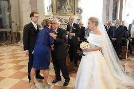 Antonio di fazio , l' imprenditore del settore farmaceutico arrestato oggi a milano , avrebbe commesso violenza sessuale su almeno altre qu. Tarolli Fazio Il Matrimonio Vip Foto Trentino