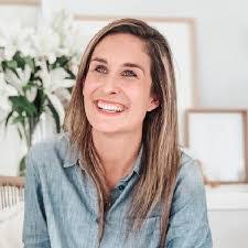 Jo Robertson's Instagram, Twitter & Facebook