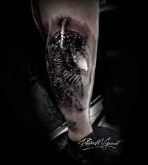 This brave ball was trying to enjoy a nap when he woke up and saw his friends being kidnapped! Oldscool88 Venom Tattoo Tattoos Von Tattoo Bewertung De