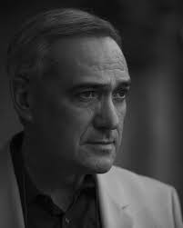 IL RICONOSCERSI Mai ti vidi prima e mai t'incontrai Nessun bulbo riconobbe  il suo terreno dopo un inverno che gela le radici profondo sino alle ossa  delle speranze sino all'agonia dei languori