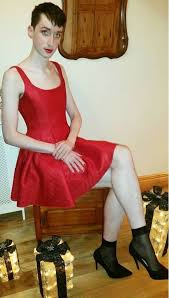 This Picture Shows Androgynous Style Because The Model In This Photo Appearing Masculine And The Dress And Sho Men Wearing Dresses Genderless Fashion Men Dress