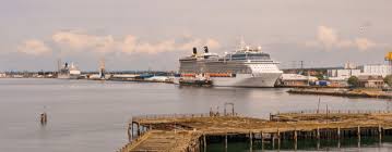 Finden sie hier eine karte mit den aktuellen schiffspositionen in southampton, die schiffe mit kurs auf den hafen (hafenanläufe), eine liste aller schiffe im hafen, das firmenregister und die lokale wettervorhersage. Southampton