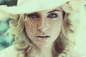 Mia Harding's Instagram, Twitter & Facebook