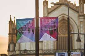 Anuncios de inmobiliarias, particulares y bancos. Bettina Pelz Umbra Vitoria Gasteiz Es 2019 Ars Photonica