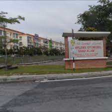 The apartment has a cosy living area and an additional toilet. Apartmen Dataran Otomobil Seksyen 15 Shah Alam Level 3 Property On Carousell