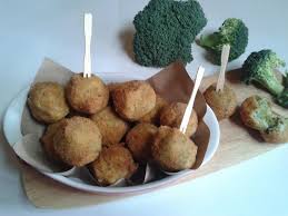 Ottime anche al forno.piacciono proprio a tutti grandi e bambini. Polpette Di Broccoli E Patate Ricetta Semplice E Veloce Youtube