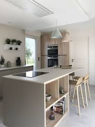 La décoration salon salle à manger peut se révéler un vrai chalenge qui demande une planification précise et soigneuse.voici quelques exemples de déco vous pouvez aménager votre petit salon en salle de séjour, en un espace détente, en salle à manger ou en un espace de travail avec les idées. Cuisine Ouverte Sur Salon 10 Idees D Amenagement