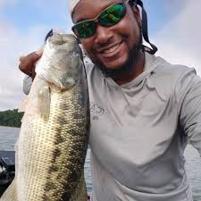 Do bass hold in fast water in Georgia creeks?