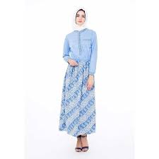 Sedang cari baju batik couple dan kebaya modern?✌ yuk cek koleksi trend model baju batik couple dan kebaya modern kekinian. 30 Model Baju Batik Muslim Modern Kombinasi Terbaru