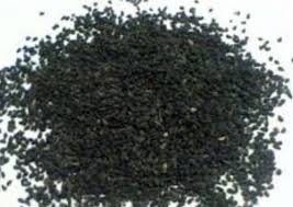 تقف أم أحمد عند عتبة دارها كل مساء لإشعال الحرمل وتبخير البيت، وتحرص على ذلك بشكل يومي بعد انتشار فيروس كورونا، معتقدة أن ذلك يطرد الشر والأمراض. ØªØ­Ø°ÙŠØ± Ù…Ù† Ø¨Ø®ÙˆØ± Ø§Ù„Ø­Ø¨Ø© Ø§Ù„Ø³ÙˆØ¯Ø§Ø¡ Ø³Ù… Ù‚Ø§ØªÙ„