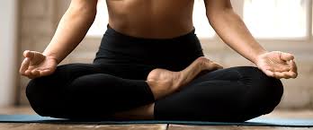 Was muss ich beim üben allein zuhause ohne lehrerin beachten? 10 Schritte Um Ein Erholsames Yoga Paradies Zu Hause Zu Gestalten