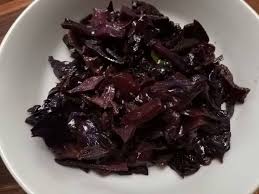 Il cappuccio cuoce con la sua acqua di vegetazione. Cavolo Rosso In Padella Al Vino Facile E Veloce