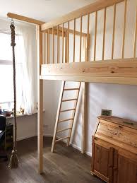 Bild 118 Hochbett Mit Mast Und Kletterseil Fur Kinder Hochbett Kleines Wohndesign Bett