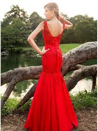 24 ottobre 201131 dicembre 2017 alessandra 0 commenti. Abito Da Sposa Colorato A Sirena In Pizzo Rosso Disponibile In Altri Colori