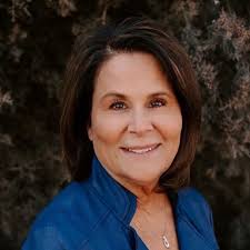 Kim Morehead's Instagram, Twitter & Facebook