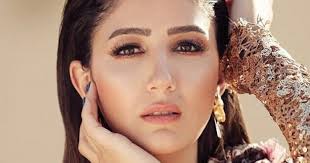 مجموعة من احدث صور الفنانة مى عمر مى عمر فنانة ممثلة مصرية شابة بدأت مشوارها الفنى فى الاخراج و الانتاج ثم انتقلت الى التمثيل ح Arab Beauty Beauty Beauty Girl
