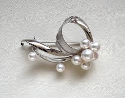 tasaki brooch